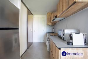 Air-conditioned studio 5 minutes from the beach and shops