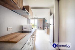 Air-conditioned studio 5 minutes from the beach and shops