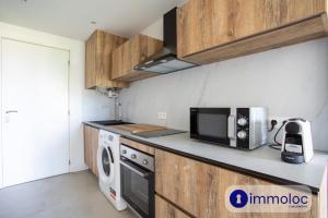 Air-conditioned studio 5 minutes from the beach and shops