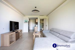 Air-conditioned studio 5 minutes from the beach and shops