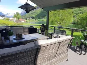 Stryn 3 bedrooms 2 bathrooms River view - Blakset