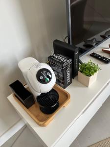 Apartamento em frente a Praia Martin de Sá com piscina.