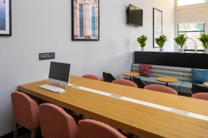Holiday Inn Victoria - Elk Lake by IHG