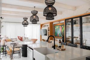 House with Pool in Sector Bahia, Close to the Beach - Casa Amalia