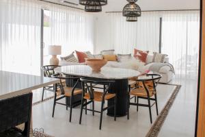 House with Pool in Sector Bahia, Close to the Beach - Casa Amalia