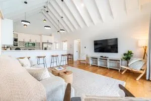 Casa de Luz and The PoolClub at Mahogany Bay! - Rancho