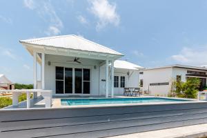 Casa de Luz and The PoolClub at Mahogany Bay!