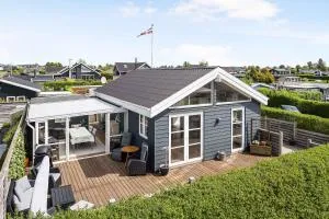 Holiday Home In Karrebæksminde Near The Beach - Menstrup