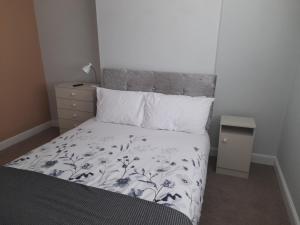 Family-Friendly Chorlton Apartment with Free Street Parking