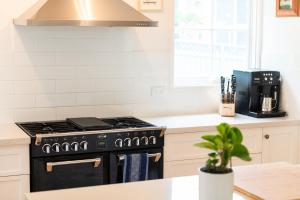 Hamptons charm at Nantucket in Mollymook