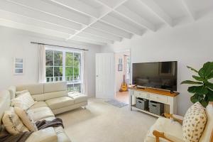 Hamptons charm at Nantucket in Mollymook