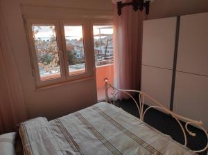 Apartments with a parking space Rogoznica - 17138