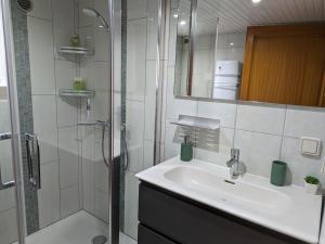 Gîte Tranquille avec Cheminée, Terrasse sur la Saône et Borne EV, Animaux Bienvenus - FR-1-589-103