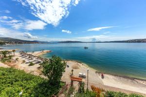 Apartments with parking space Seget Donji, Trogir - 21374