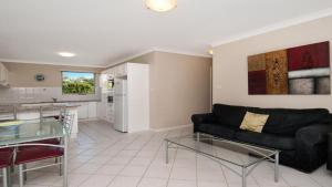 Blue Haven Short Walk To Beach, Shops, Cafes Accom Holidays