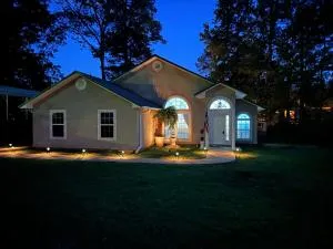 HAMILTON'S LAKE ESCAPE BEAUTIFUL 2007 STUCCO LAKE HOME WITH 2010 G3 PONTOON INCLUDED! - 温泉城