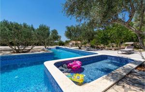 2 Bedroom Lovely Home In Blato