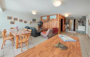 Appartements Awesome Apartment In Les Estables With Wifi And 2 Bedrooms : photos des chambres