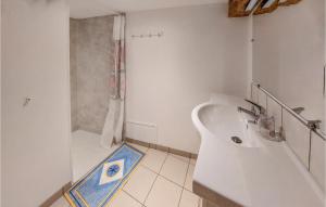 Appartements Awesome Apartment In Les Estables With Wifi And 2 Bedrooms : photos des chambres