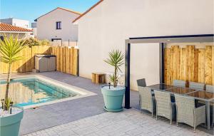 Maisons de vacances Beautiful Home In Saint-nazaire With Outdoor Swimming Pool, Wifi And Private Swimming Pool : photos des chambres