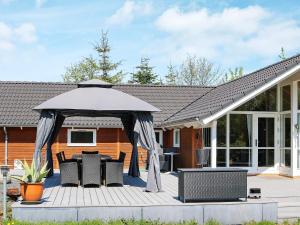 8 person holiday home in Hadsund-By Traum