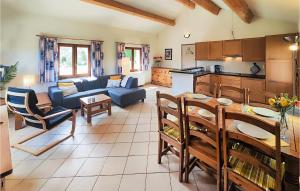 Maisons de vacances Beautiful Home In Saint-flix-de-lhras With Outdoor Swimming Pool, Wifi And 3 Bedrooms : photos des chambres