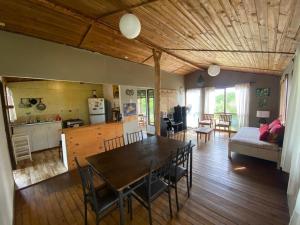 Casa familiar en sector residencial "HARE TOKE"