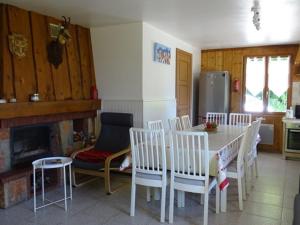 Chalets Chalet spacieux 10 pers. avec jardin, cheminee, cuisine equipee a Cohennoz, proche nature - FR-1-733-29 : photos des chambres