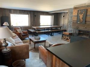 Duplex 11 pers. au centre de Crest-Voland, cheminée, ski-room, wifi, non fumeurs - FR-1-733-36