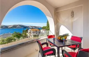 Lovely Apartment In Stara Novalja - Kaštel