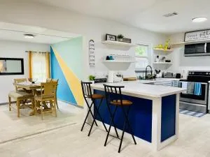 Luxury and Cute Choctow Beach Home - سيمينول