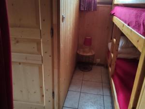 Appartements Studio cosy 4 pers, RDC, Sud, a 300m des pistes et 250m commerces, bien equipe, animaux admis. - FR-1-733-116 : photos des chambres