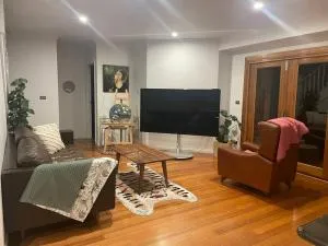 3BR Artistic Home, Netflix, Gym, Camberwell market. Taste The True Melbourne - 坎伯维尔