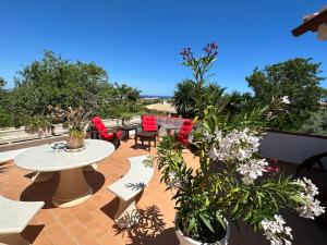 Villa Lagos Algarve for families & friends, 6 bedrooms, 7 bathrooms, pool, BBQ, central heating
