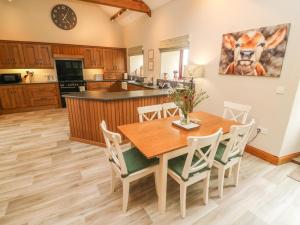 The Arches Larklands