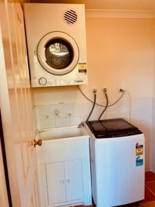 Super spacious Fremantle Villa 3 Bedrooms 3 Bathrooms