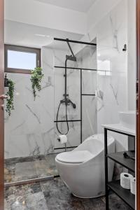 Old Town Hideaway - 5 Min Walk to Palace of Parliament and Old City - Best Neighborhood