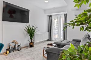 Old Town Hideaway - 5 Min Walk to Palace of Parliament and Old City - Best Neighborhood