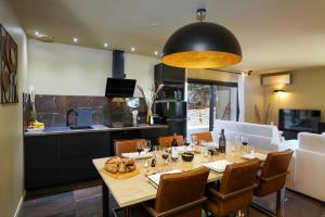 Maisons de vacances Maison Therese by Panorama Locations - SPA privatif : photos des chambres