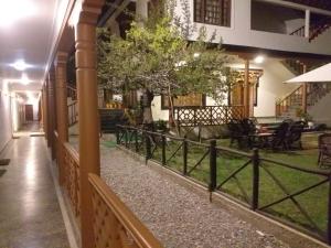 Hotel Kang Lha Chen