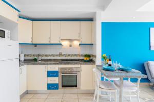 MEDANO4YOU Yellow Sun Holiday Home