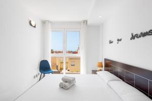 MEDANO4YOU Yellow Sun Holiday Home