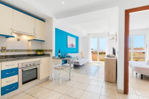 MEDANO4YOU Yellow Sun Holiday Home