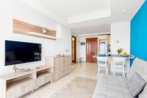 MEDANO4YOU Yellow Sun Holiday Home