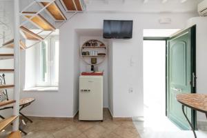 Chora 5 - Central Rooms by TinosHost