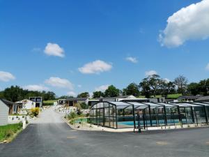 Chalets Chalet de 2 chambres avec vue sur le lac piscine partagee et jardin amenage a Arzal a 7 km de la plage : photos des chambres