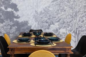 City Center Apartment with Balcony