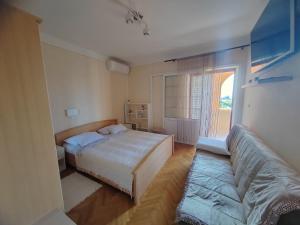 Apartment "Relaxing place" in Barbat with sea view