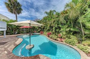 Emerald Bay managed by Beach Retreats