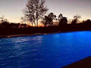 Maisons de vacances Holiday Home with Private heated 10x4m Salt Water Swimming Pool for up to 12 Guests : photos des chambres